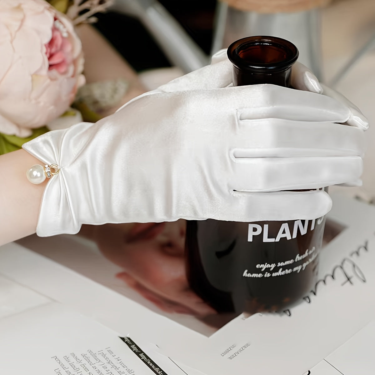 Elegant satin gloves decorated with pearls