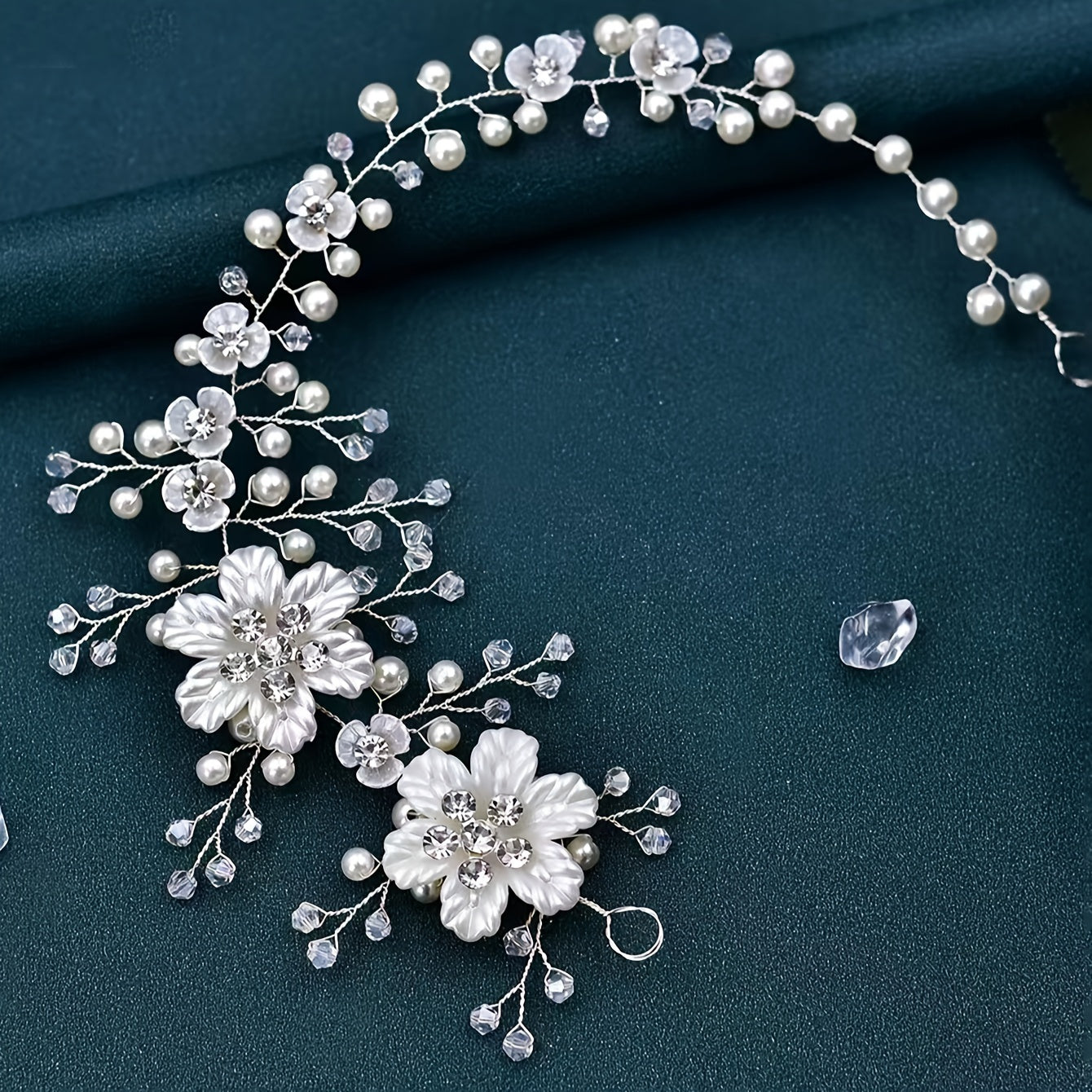 Hair accessory with a floral motif
