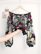 Průsvitný síťovaný crop top s háčkováním a květinovou výšivkou