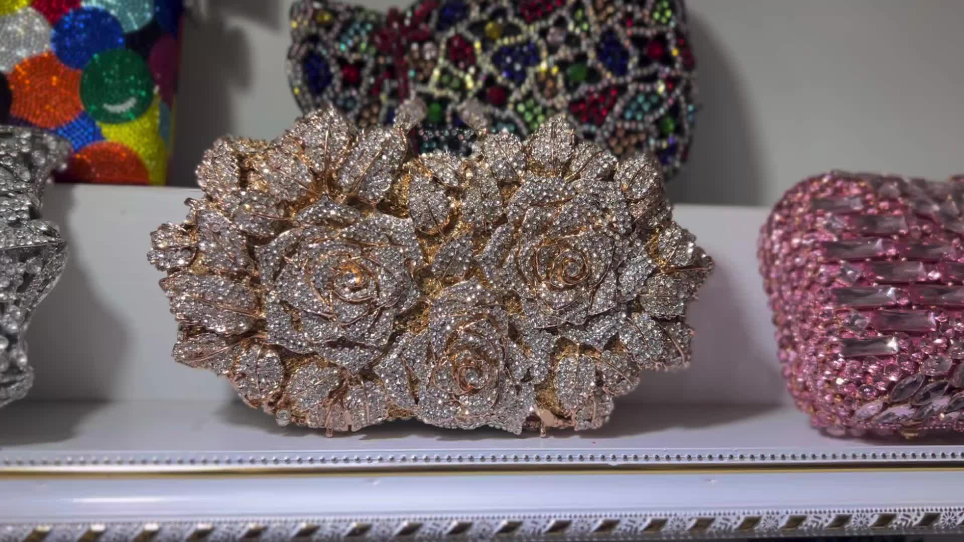 Luxusní třpytivá kabelka s motivem růží