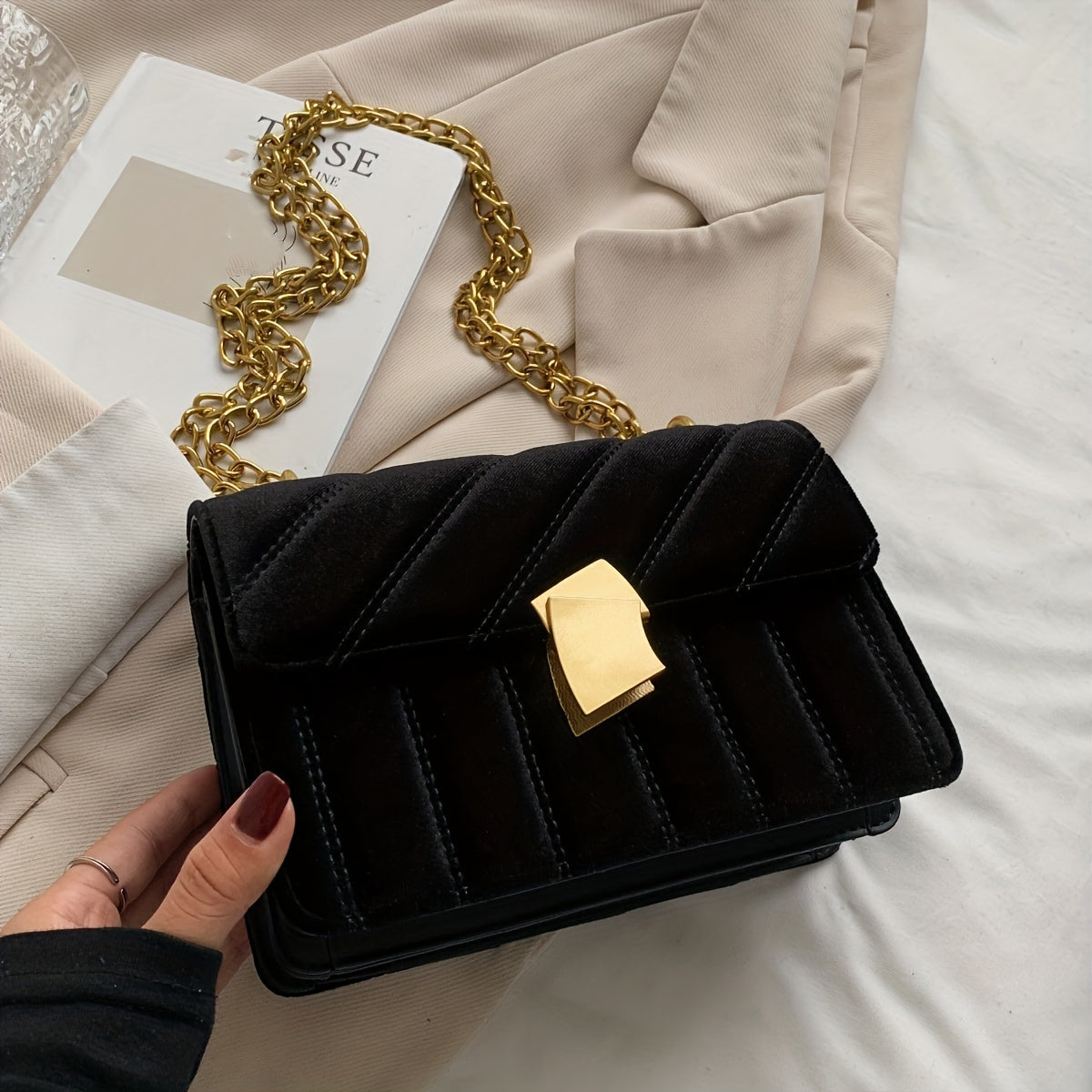 Solid-colored stylish shoulder bag with chain