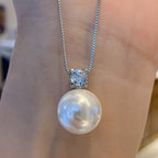 Elegant classic necklace with an inlaid artificial pearl and zircon