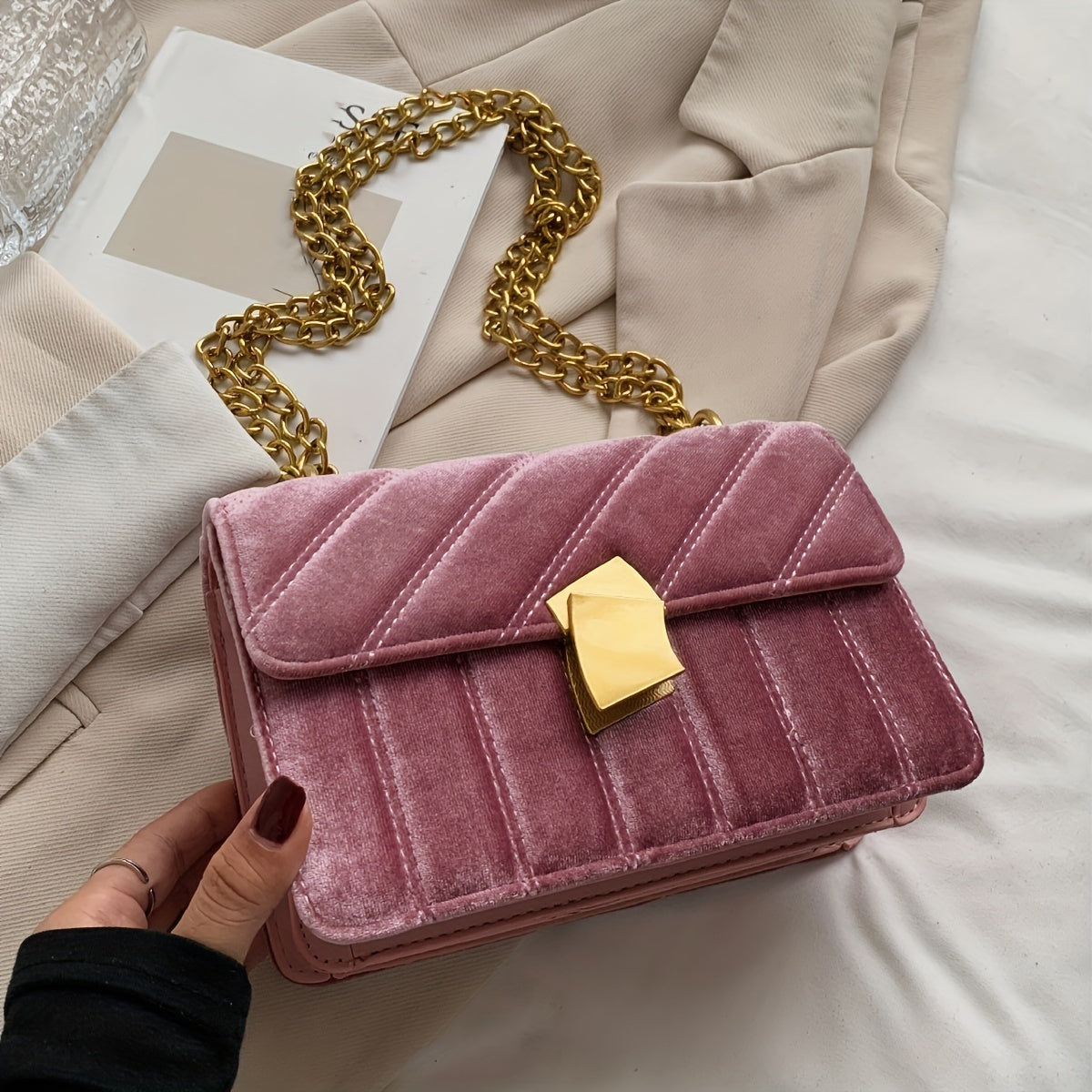 Solid-colored stylish shoulder bag with chain