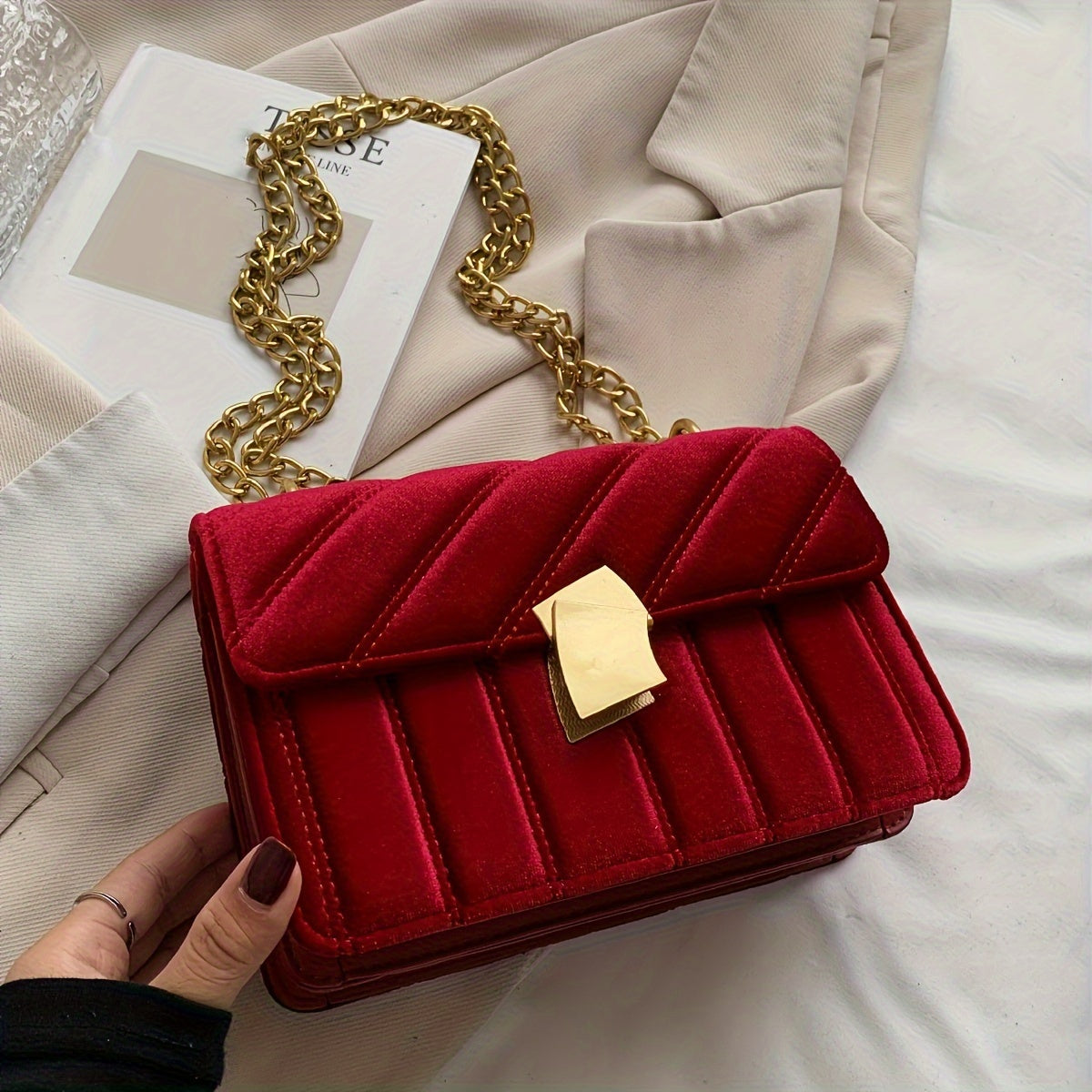 Solid-colored stylish shoulder bag with chain