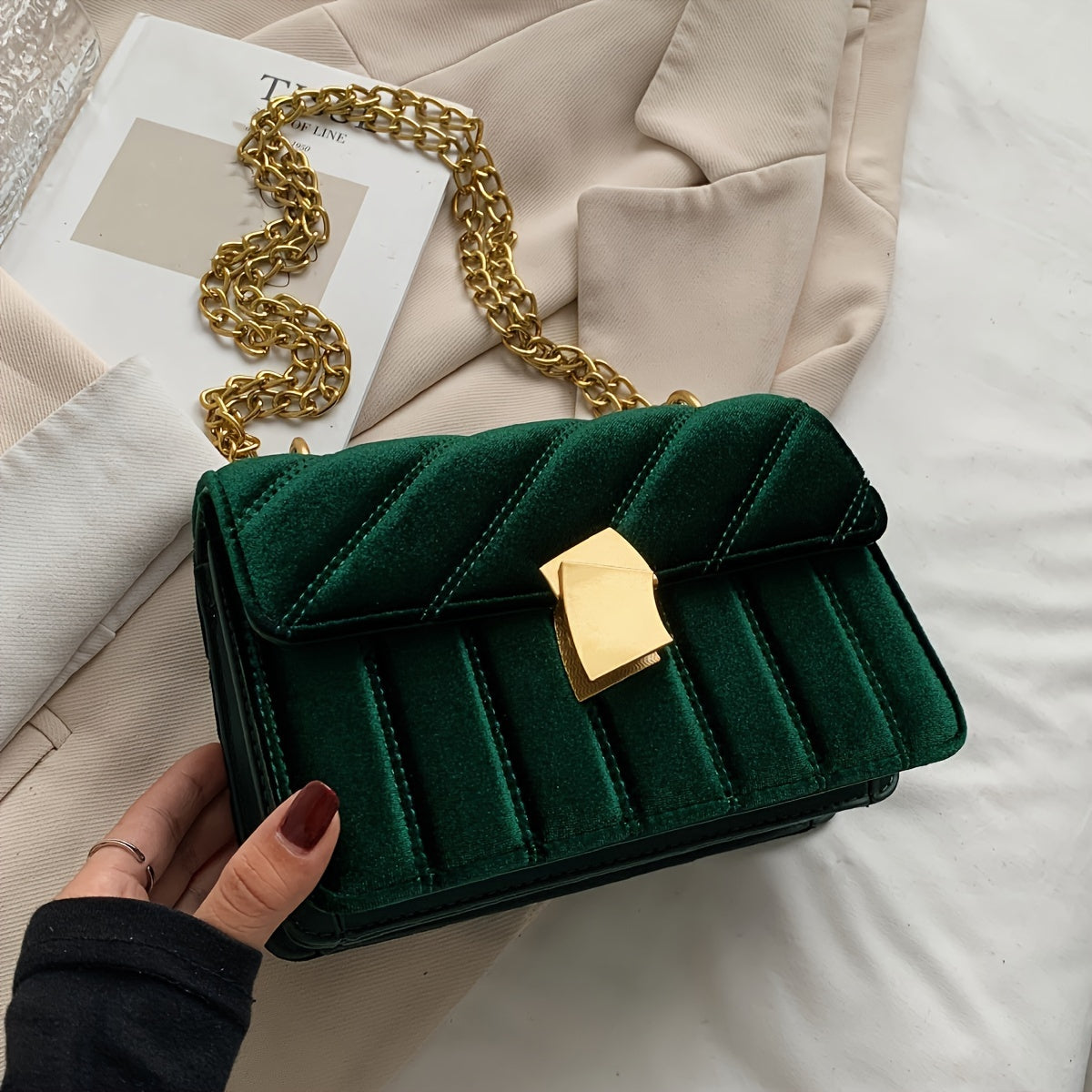 Solid-colored stylish shoulder bag with chain