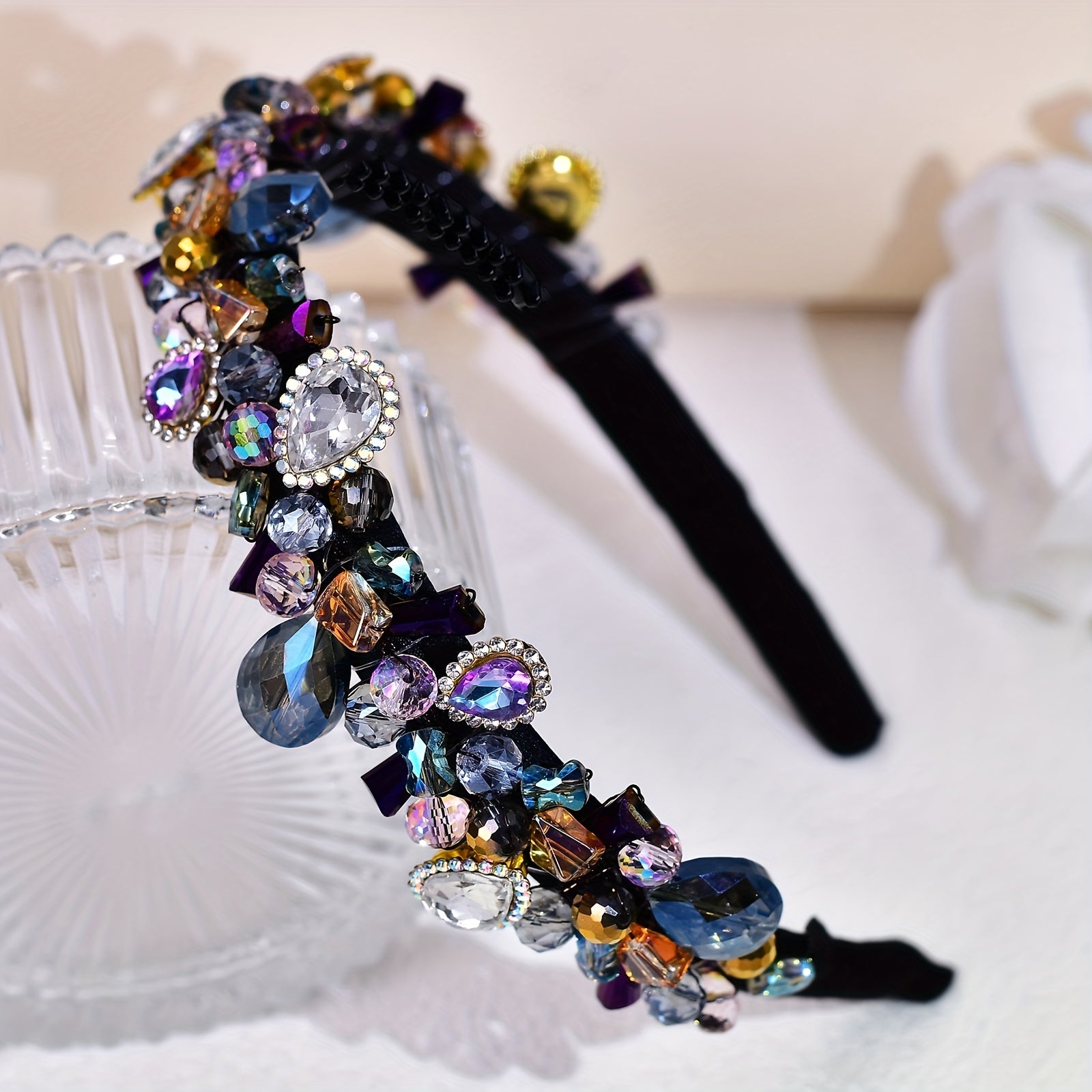 Elegantní čelenka s krystaly a kamínky